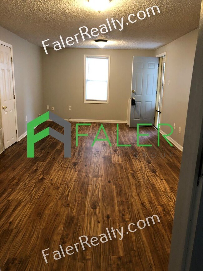 Foto del edificio - Huge Yard and Charming Home!