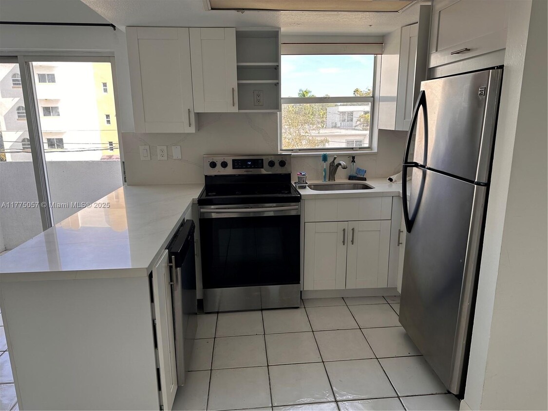 Primary Photo - 3052 SW 27th Ave