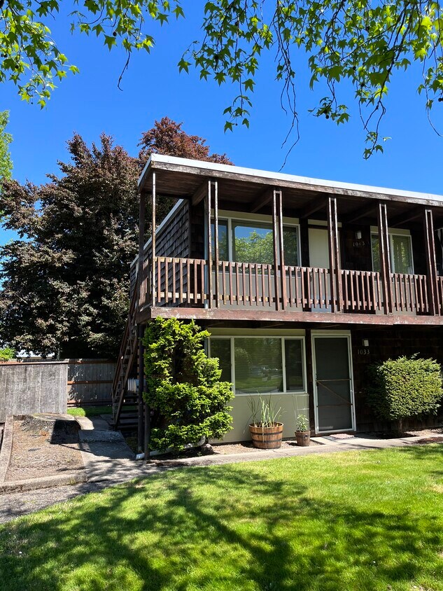 Foto principal - 1033 SW Western Blvd