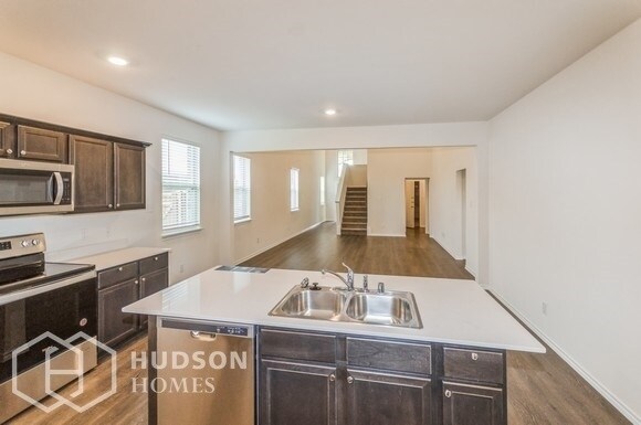 Foto del edificio - NEW CONSTRUCTION NOW AVAILABLE!  - 1054 Ol...