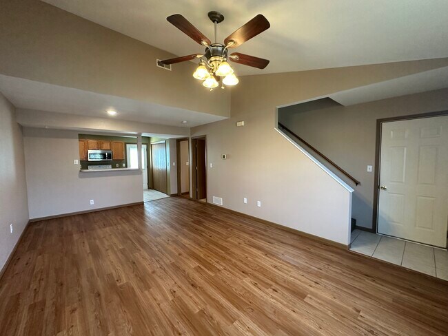 Sala de estar/comedor - Nivel principal - 3504 Zinnia Dr