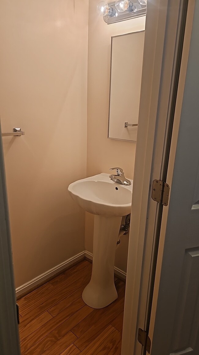 Half bathroom - 1515A N Van Dorn St