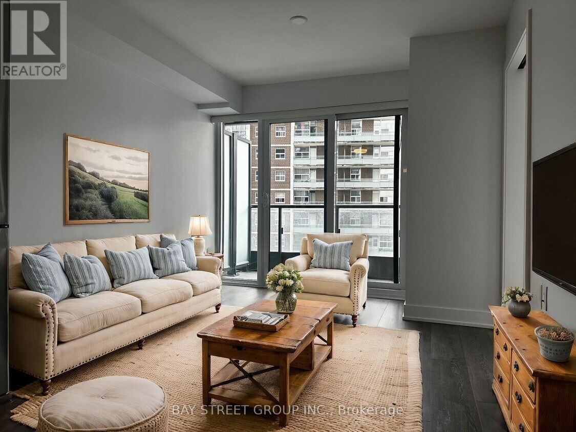 Photo principale - 585-585 Bloor St E