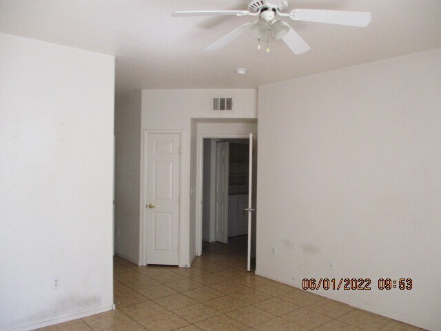 Building Photo - 400 Pine Haven St