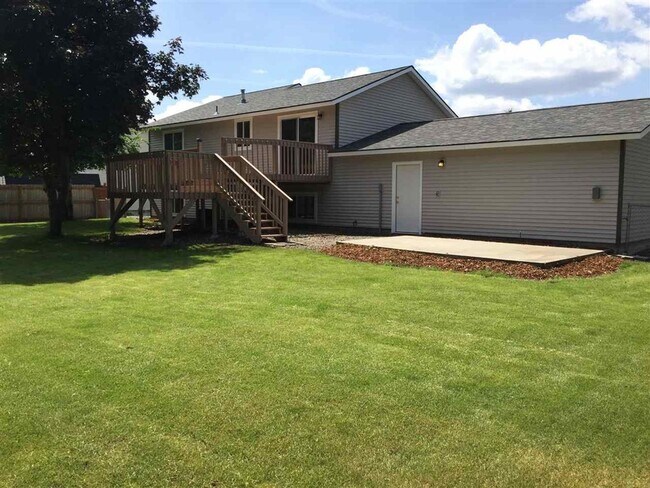 Building Photo - $2,100 / 4br - 1969ft2 - ?? Newman Lake 4B...