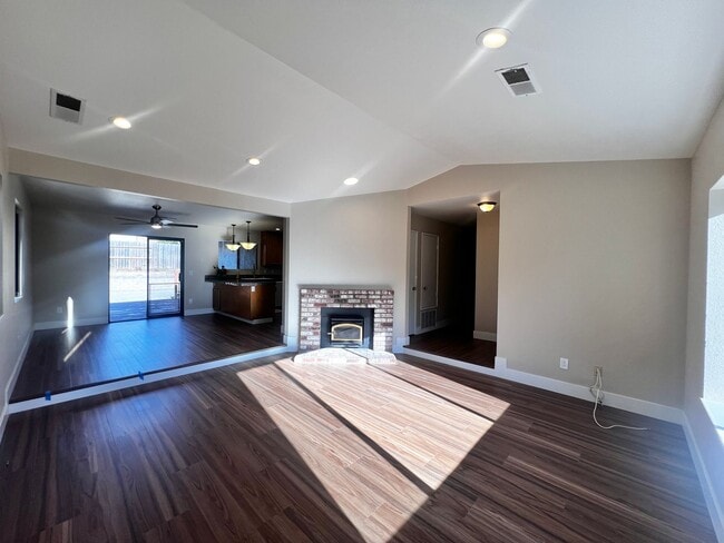 Building Photo - Recently Remodeled 3-Bedroom, 2-Bath Home in Petaluma