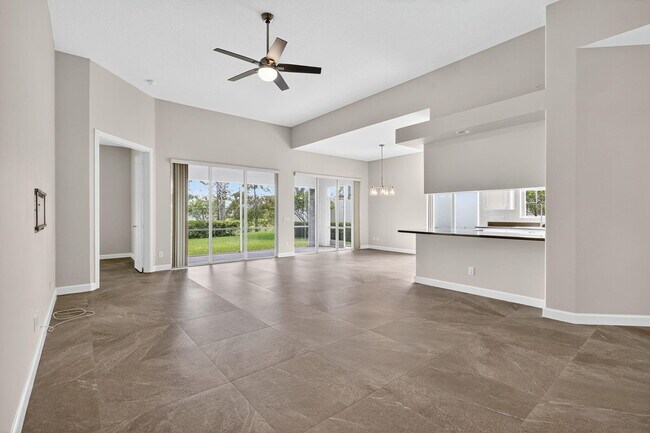 Foto del edificio - 8257 Rosalie Ln