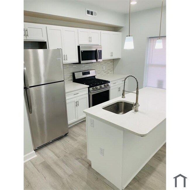 Foto del edificio - 820 N Lakewood Ave