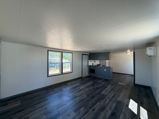 Foto del edificio - 3 Bedroom 2 Bathroom Mobile Home