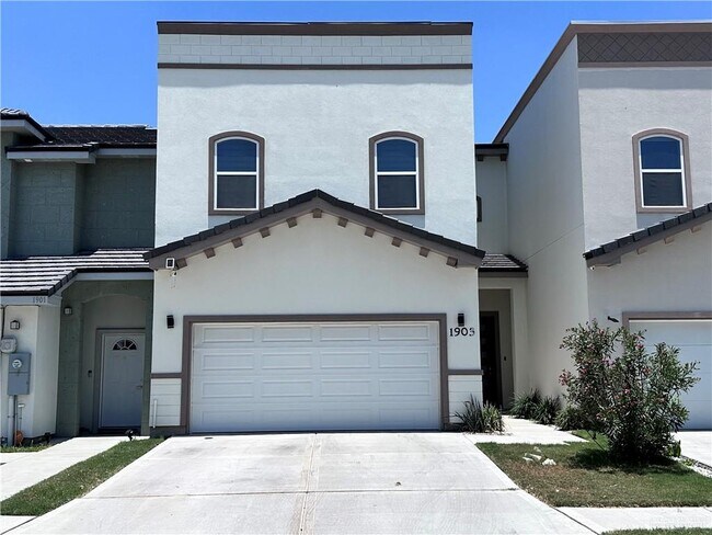 Building Photo - 1903 Sunset Dr