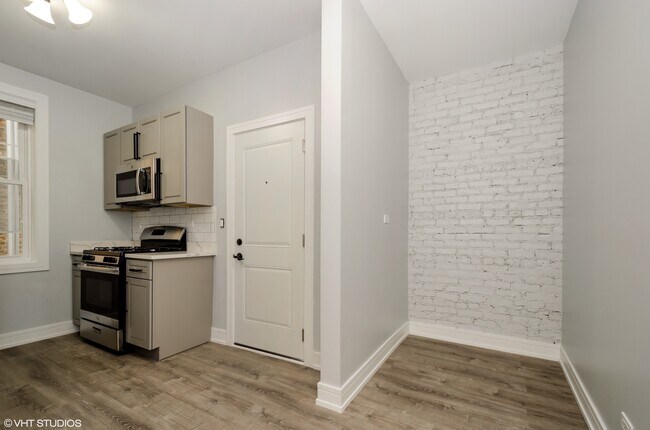 Building Photo - 1906 W Morse Ave