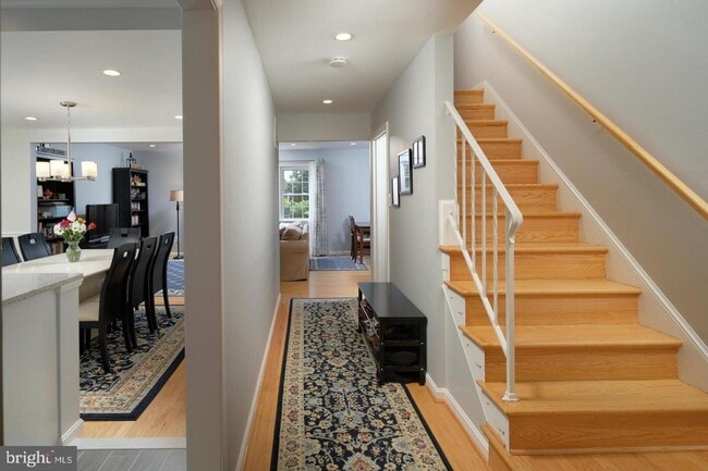 Building Photo - Charming townhome in the heart of McLean !!