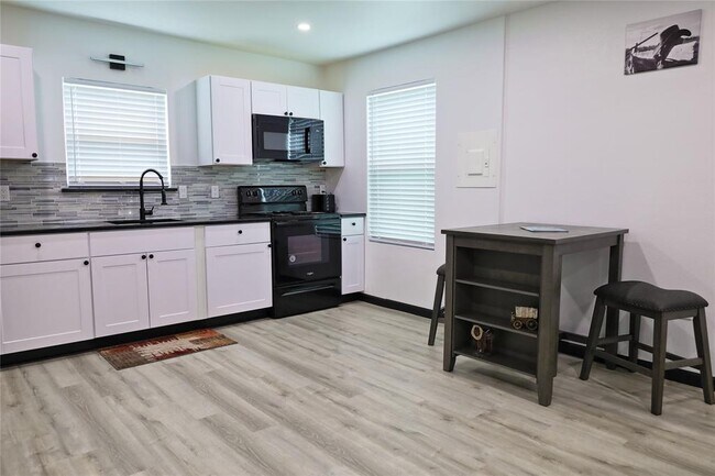Building Photo - 4402 Zelsky Rd