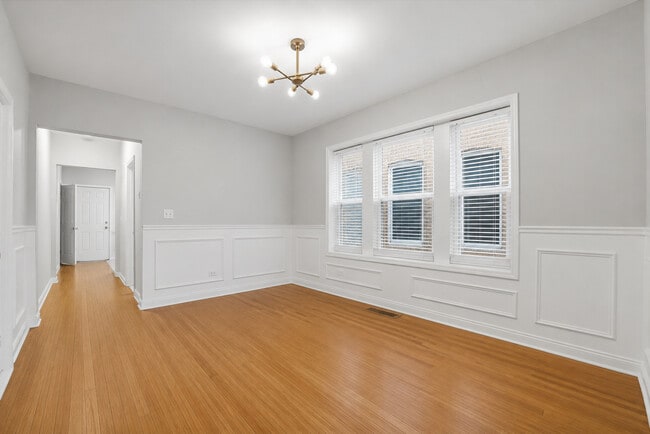 Foto del edificio - 5039 W Cullom Ave