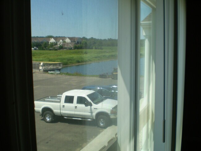 Cascade lake - 327 W Frontage Rd NW