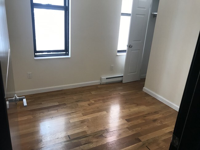 Foto del edificio - 235 W 109th St