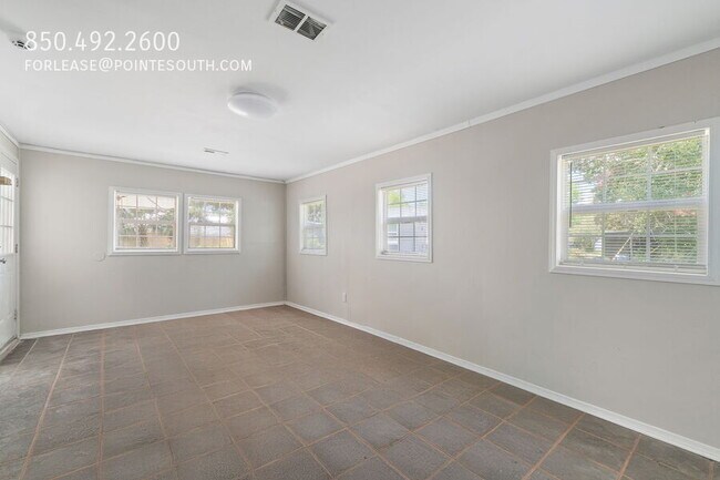 Foto del edificio - 8 Goodman Ln