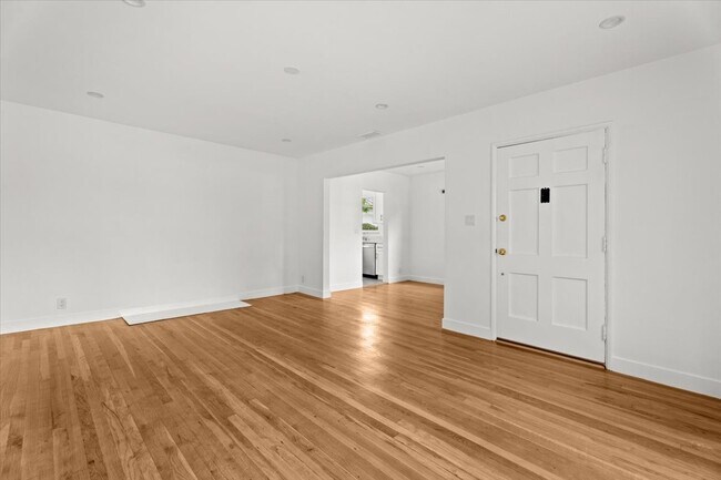 Foto del edificio - 12035 Clover Ave