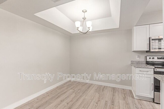 Foto del edificio - 10610 S 48th St