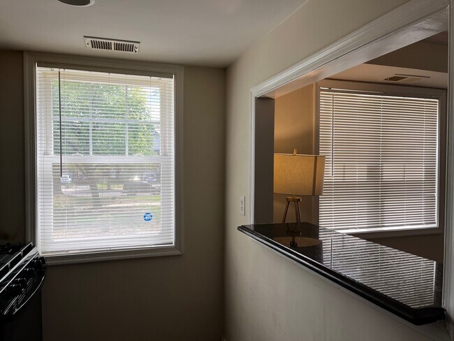 Fotografía del edificio - 912 Barnaby St SE