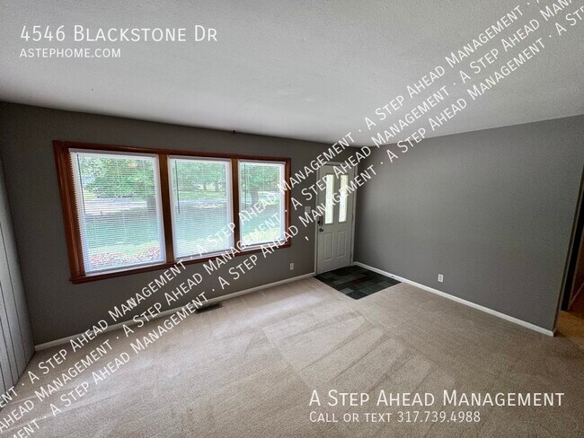 Foto del edificio - 4546 Blackstone Dr