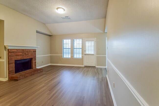 Foto del edificio - 7117 Goodman Ridge Dr