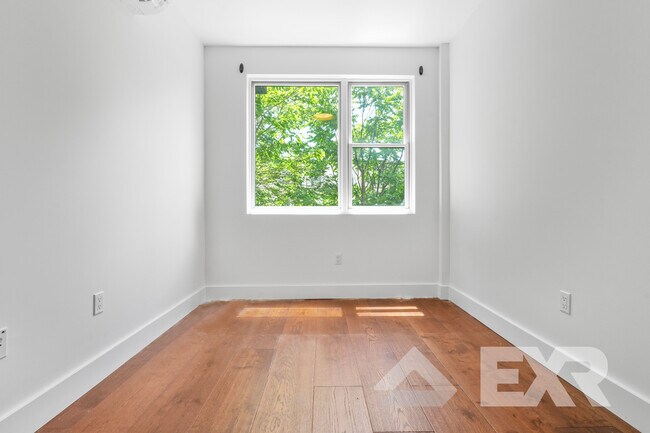 Foto del edificio - 2114 Fulton St