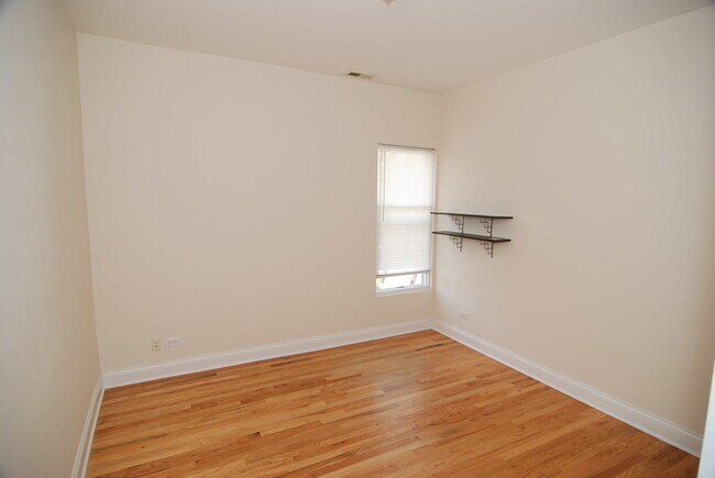 Foto del edificio - 6832 N Ashland Blvd