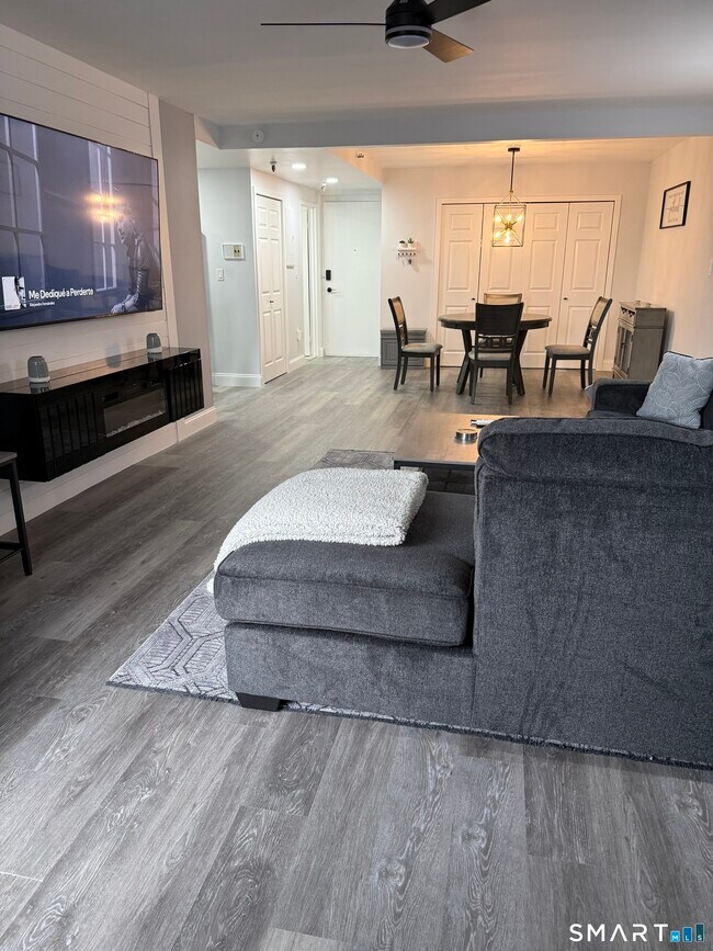 Foto del edificio - 140 Captain Thomas Blvd