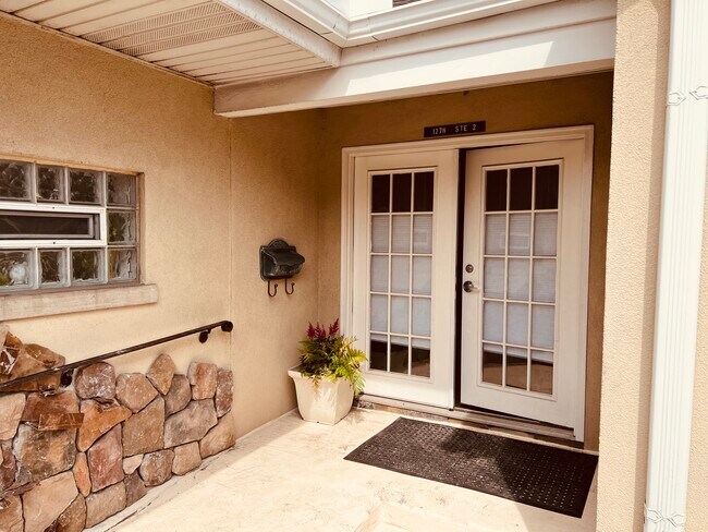 Foto del edificio - 127 N Northwest Hwy