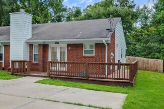 Building Photo - 2801 Misty Garden Cir
