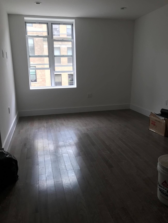 Building Photo - 400 W 128th St