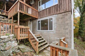 Building Photo - 333 Lake Dr