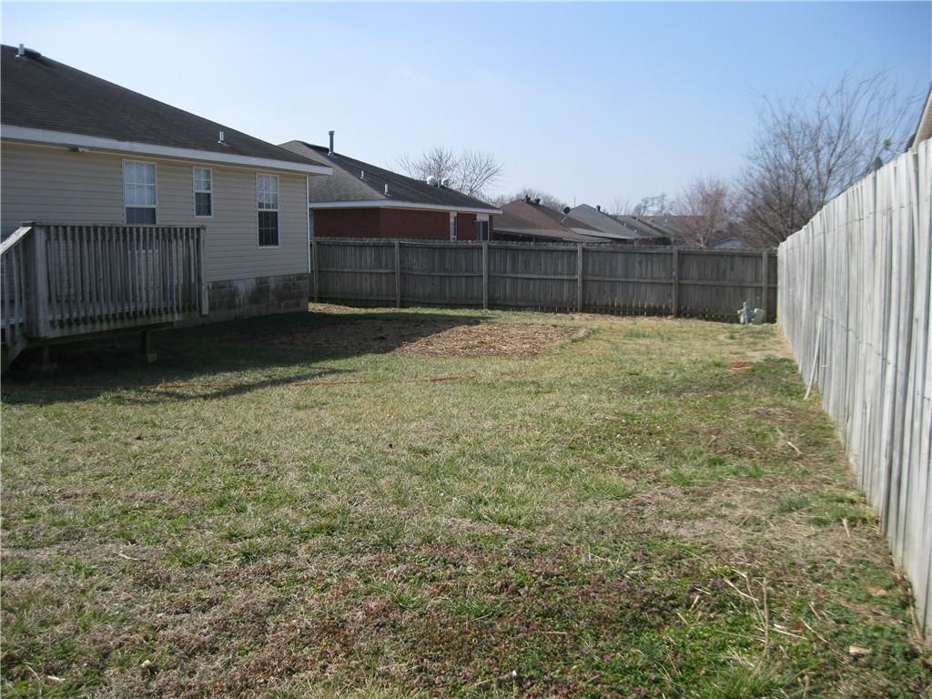 Building Photo - 319 E Green Acres Rd