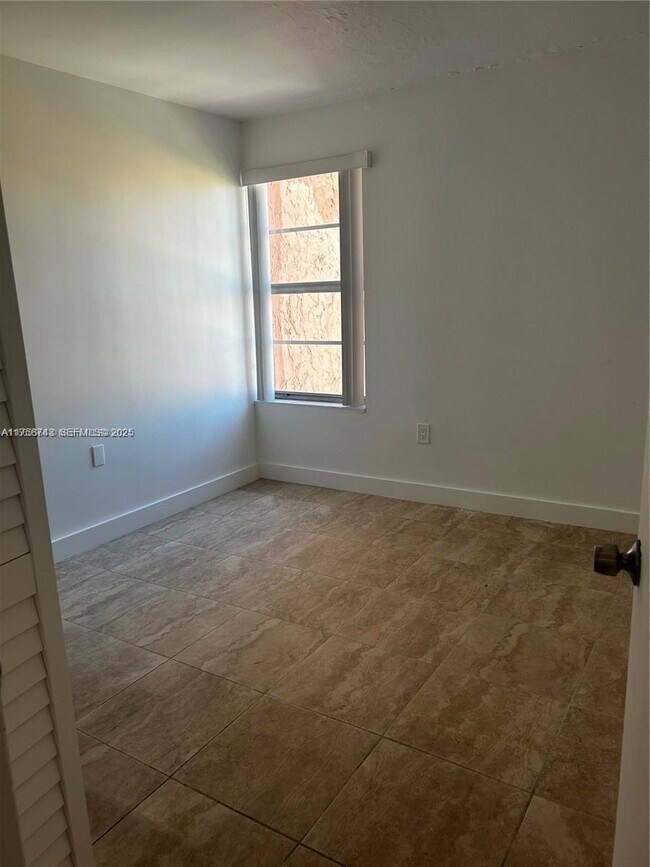 Foto del edificio - 4717 NW 7th St