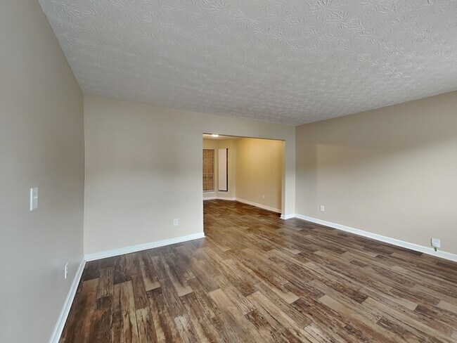 Foto del edificio - 6536 Eastbriar Dr