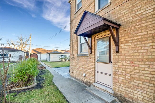 Building Photo - 3509 N Odell Ave