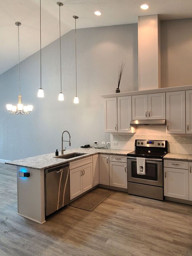 Foto del edificio - Beautiful 2/2 Townhome with a Office/Flex ...