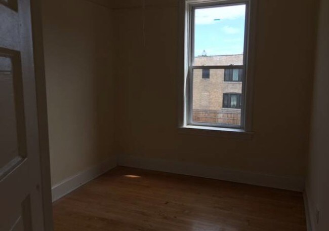 Bedroom 1 (queen + XL closet) - 3300 W Potomac Ave