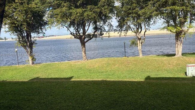 Foto del edificio - 4803 NW 7th St