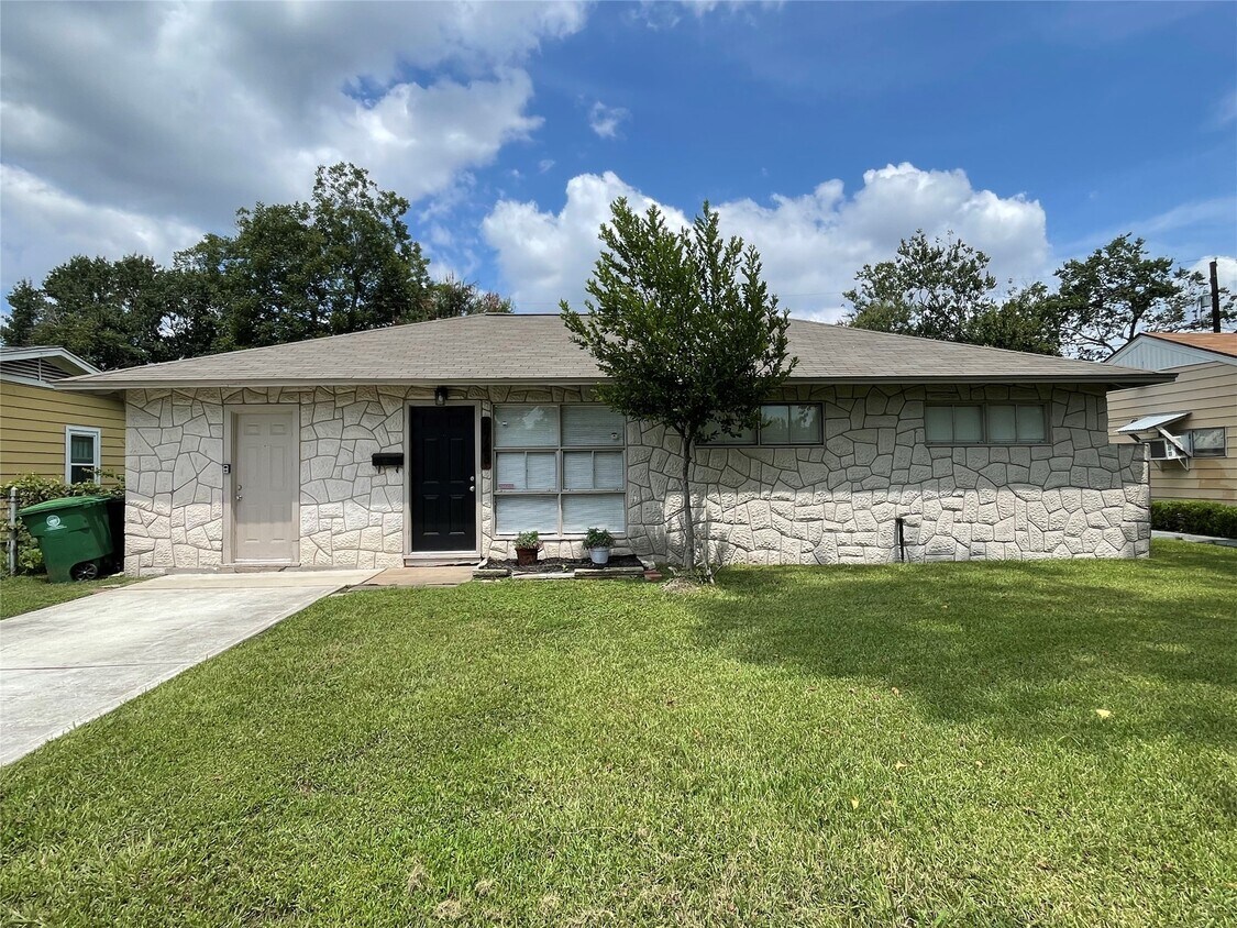 Primary Photo - 5743 Beldart St