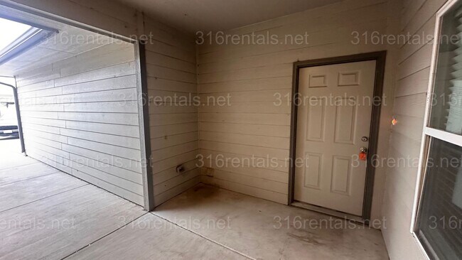 Building Photo - 449 S Longbranch Dr