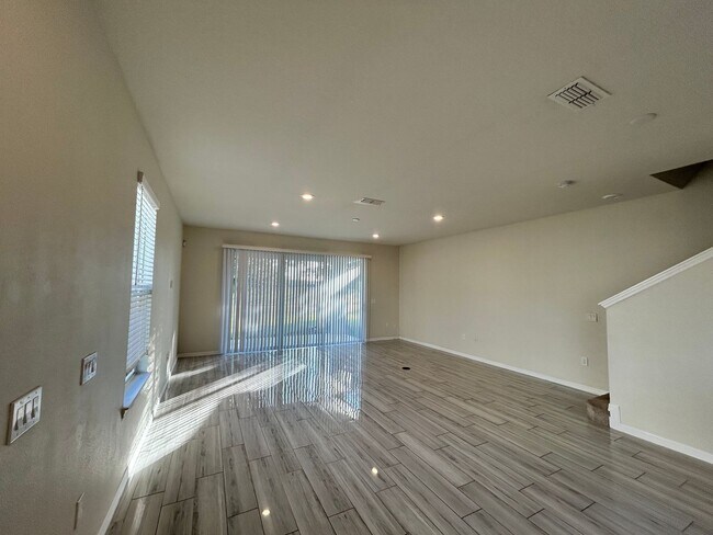 Foto del edificio - Upgraded 3BD/2.5BA Corner Lot Townhome in Orlando!