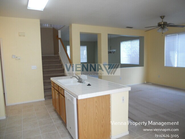 Building Photo - Nice House in Roseville for Rent!