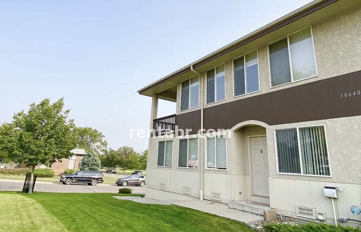 Primary Photo - Spacious Townhome with Oversized 2-Car Gar...