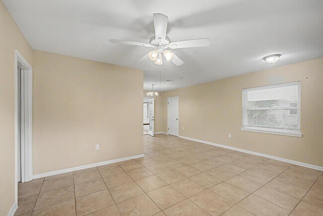 Foto del edificio - 560 N 72nd Ave