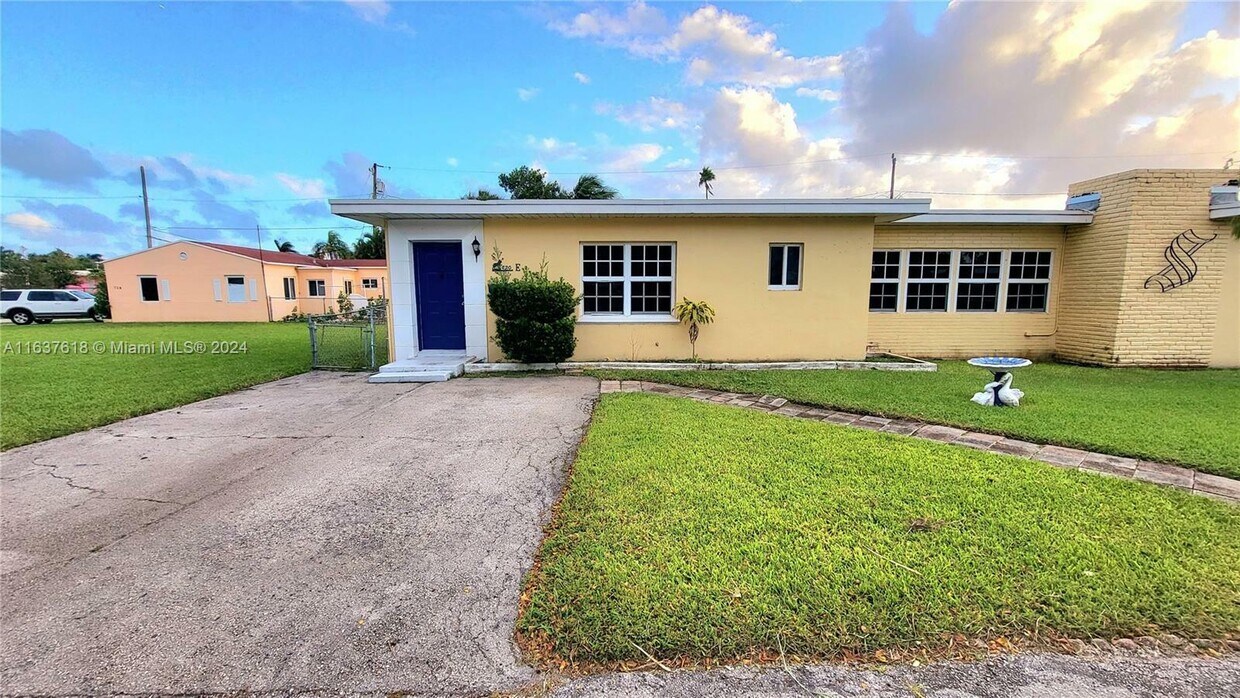 Photo - 720 NE 5th St (Hallandale Beach, FL)