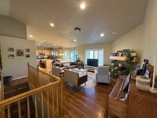 Foto del edificio - 13294 Cherry Crest Dr