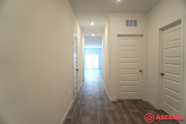 Building Photo - MOVE IN SPECIAL! $500 OFF First Month Rent! Spacious 4 Bed/2 Bath Brand New Build! in Bakersfield...