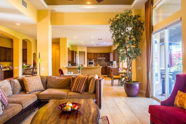 Building Photo - Luxurious 5 Bedroom/5 Bath Home In Ivy Lea...